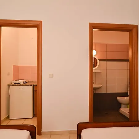 מלון דירות Giannis *