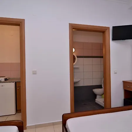 Giannis Aparthotel *
