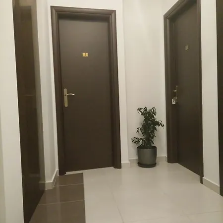 Ξενοδοχείο με διαμερίσματα Giannis